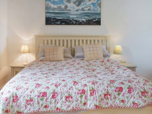 3 bedrooms, free WiFi, bed sheets - 3 bedroom accommodation in Padstow (Padstow)