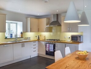 Dishwasher - 3 bedroom accommodation in Padstow (Padstow)