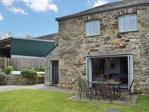 Outdoor dining - 3 bedroom accommodation in Padstow (Padstow)