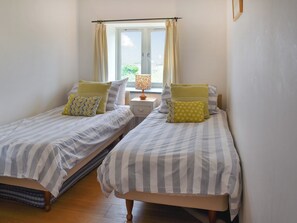 3 bedrooms, free WiFi, bed sheets - 3 bedroom accommodation in Padstow (Padstow)