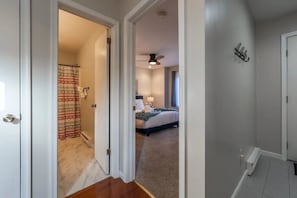 Interior - The Mountain Loft Poconos Escape - Lake, Ski, Hot Tub & Relax! - Pet-Friendly! (Lake Harmony)
