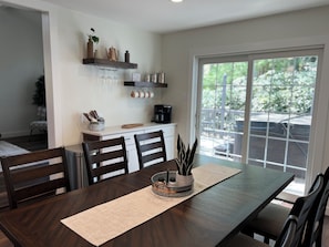 Dining - The Mountain Loft Poconos Escape - Lake, Ski, Hot Tub & Relax! - Pet-Friendly! (Lake Harmony)