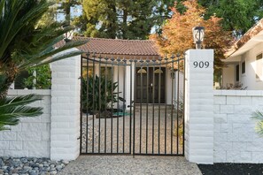 Exterior - The Hacienda Heart - Modesto, Ca (Modesto)