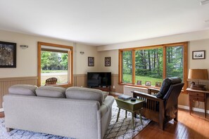 Smart TV - Charming 3br 2ba home, one block from downtown (Lake Placid)