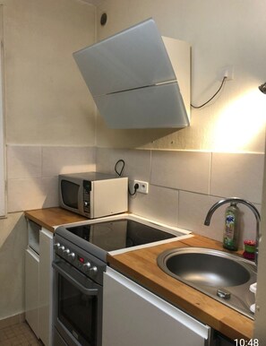 Mikrovågsugn, ugn, spishäll och diskmaskin