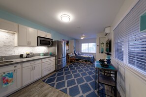 Fridge, microwave, oven, stovetop - Beach Studio with private yard in Lanikai - 30 day Minimum Stay (Kailua)
