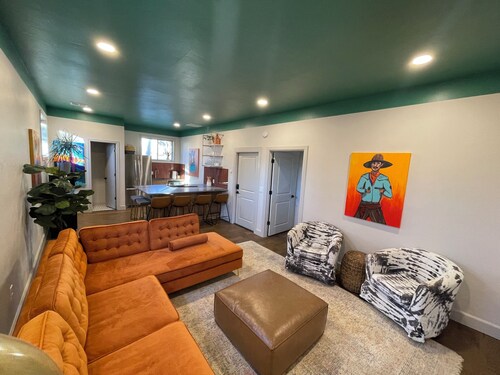 Designer Home- Perfect for remote work or family!