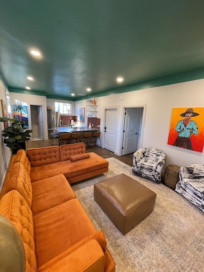 Smart TV - Designer Home- Perfect for remote work or family! (Edmond)