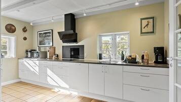 Køleskab, ovn, kogeplade, opvaskemaskine