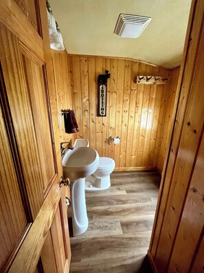 Dusche, Handtücher, Seife, Toilettenpapier