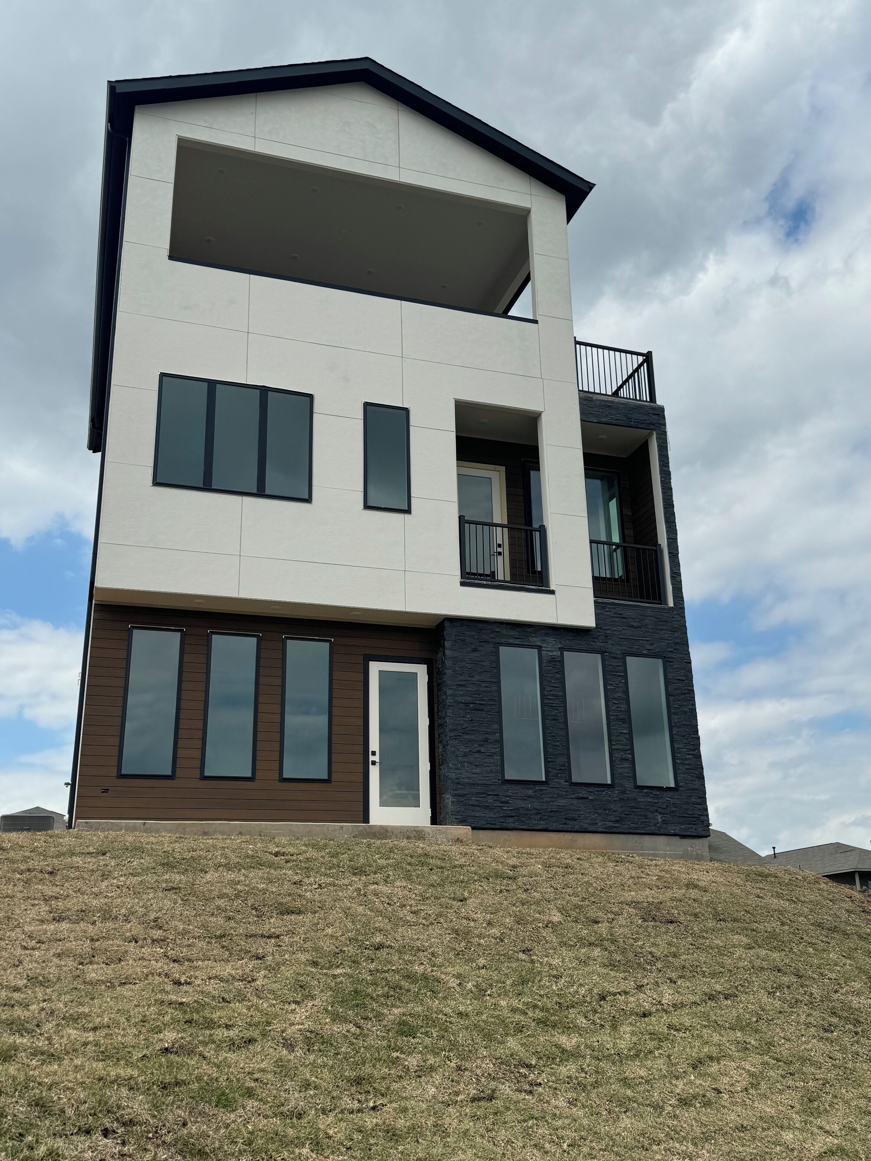 NEW Lake Front MODERN LUXURY Home - Bring Boat!