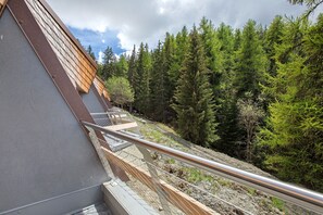 Property grounds - Apartment 'Larice' with Mountain View, Private Terrace and Shared Garden (Pila)