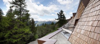 Appartement "Pino" avec vue sur les montagnes, terrasse privée et jardin partagé