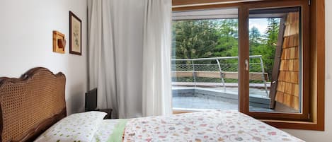 1 bedroom, bed sheets