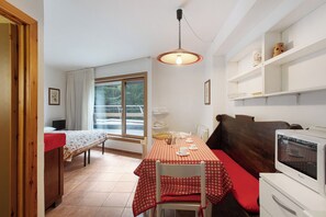 1 dormitori i roba de llit