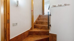 A staircase with wooden steps and a wall-mounted light fixture. - Apartment 'Pino' with Mountain View, Private Terrace and Shared Garden (Pila)