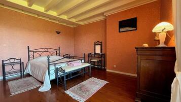 4 Schlafzimmer, Bügeleisen/Bügelbrett, Reisekinderbett, kostenloses WLAN