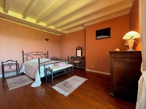 4 bedrooms, iron/ironing board, travel cot, free WiFi