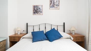 2 bedrooms, bed sheets