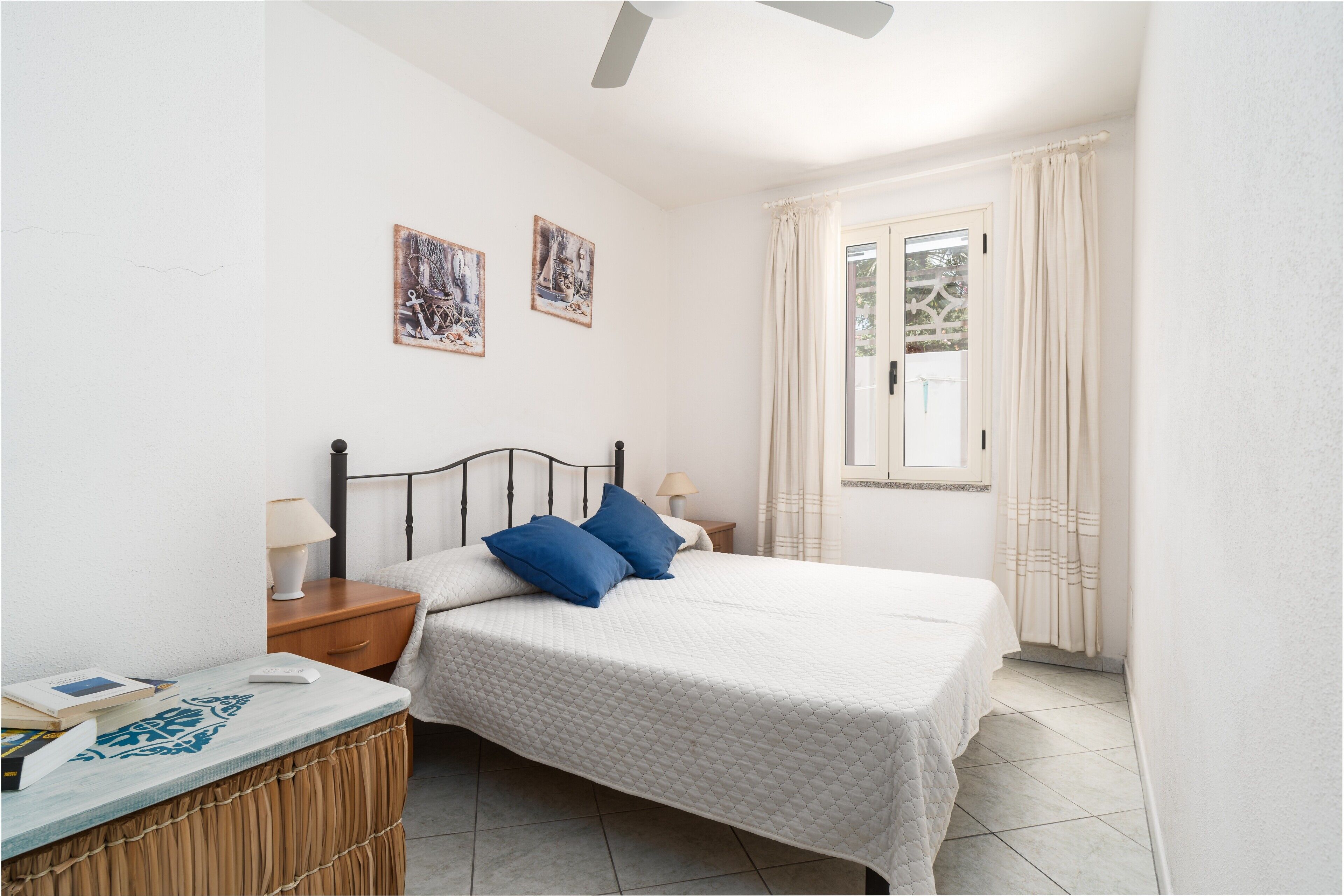 2 bedrooms, bed sheets