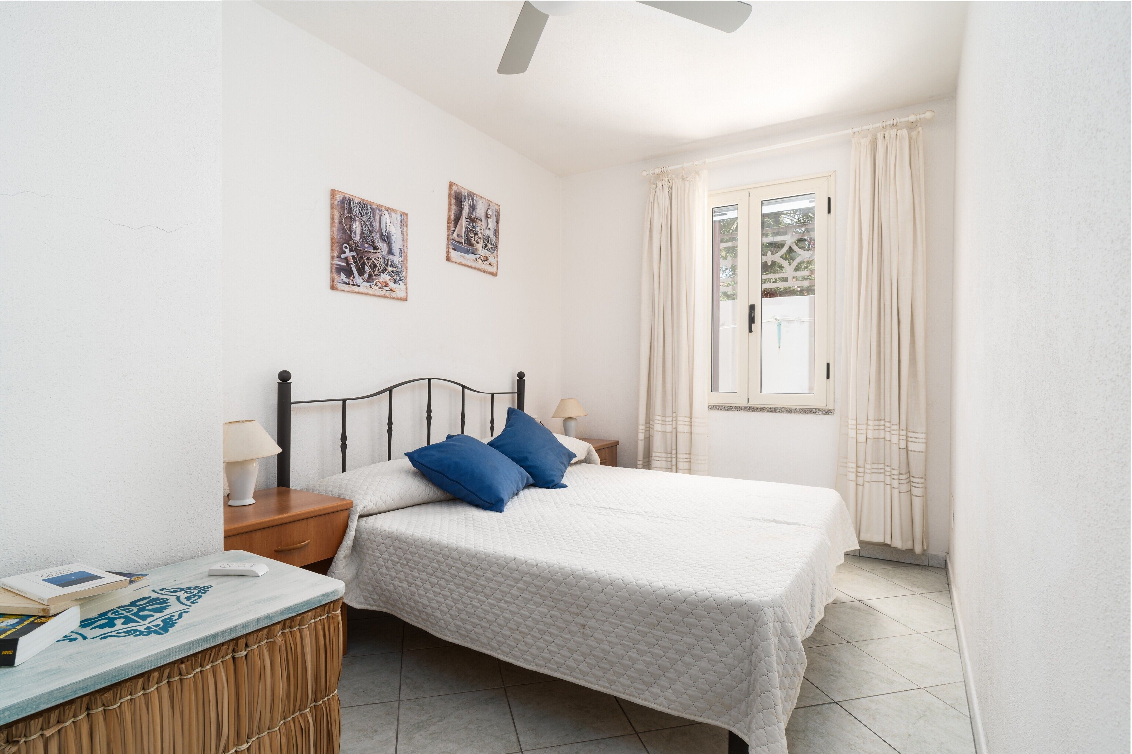 2 bedrooms, bed sheets