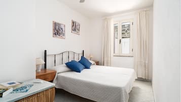 2 bedrooms, bed sheets