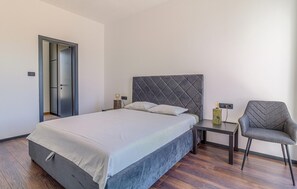 2 bedrooms, free WiFi, bed sheets - Amazing home in Brovinje (Brovinje)