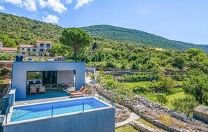 Pool - Awesome home in Brovinje (Brovinje)
