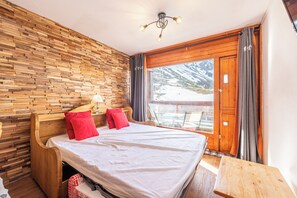 1 bedroom, iron/ironing board, free WiFi - Apartment 'Appartement Aiguille Rouge 420' with Mountain View, Balcony and Wi-Fi (Bourg-Saint-Maurice)