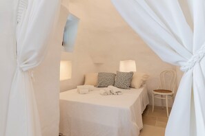3 bedrooms, iron/ironing board, bed sheets