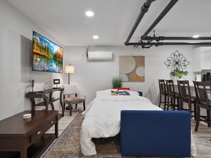 1 chambre, fer et planche à repasser, lit parapluie, Wi-Fi gratuit