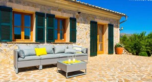 Terrace/patio - Country House 'Can Biel' with Mountain View, Private Pool and Wi-Fi (Illes Balears)
