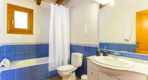 Een douche, een haardroger, handdoeken