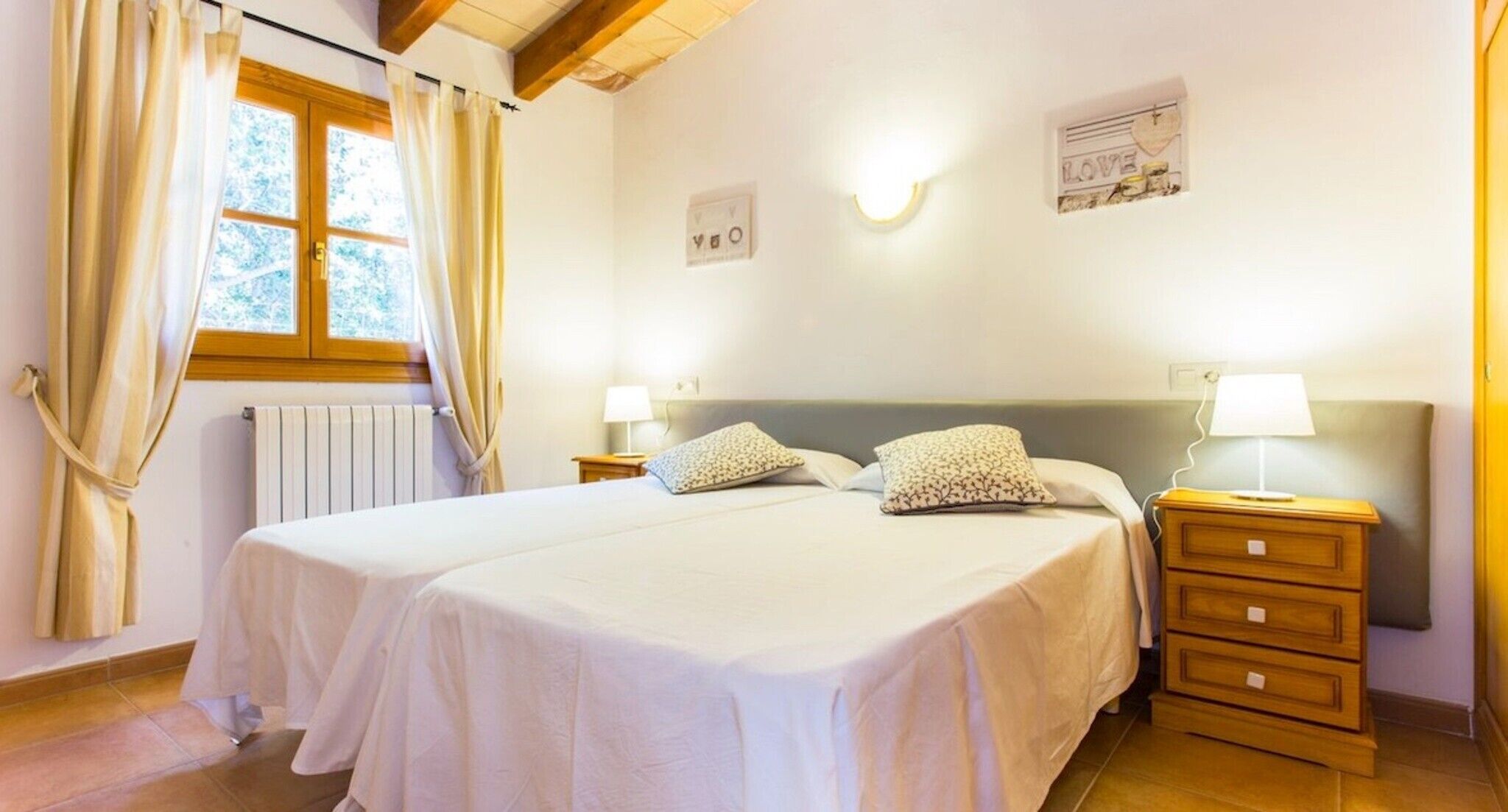 2 habitaciones, tabla de planchar con plancha y wifi gratis 