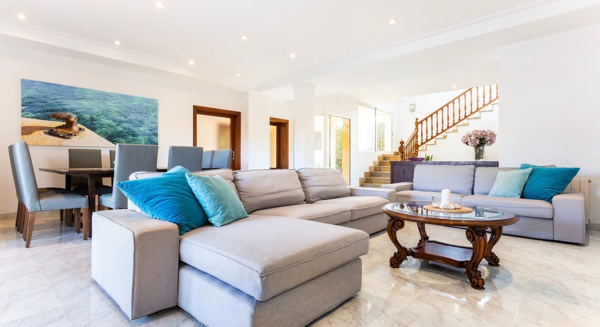 テレビ、暖炉、卓球台