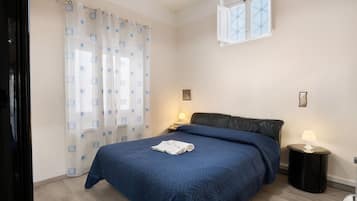 2 makuuhuonetta, silitysrauta/-lauta, ilmainen Wi-Fi, vuodevaatteet