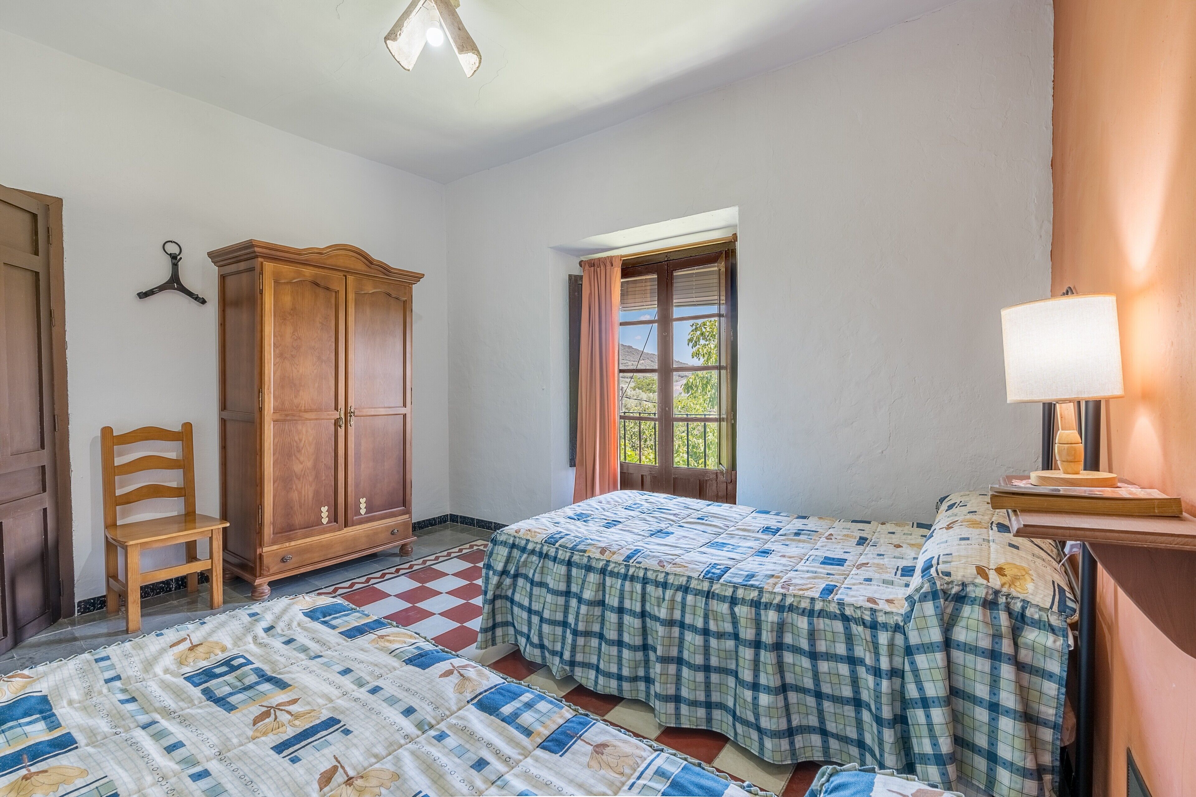 6 chambres, fer et planche à repasser, Wi-Fi gratuit, draps fournis