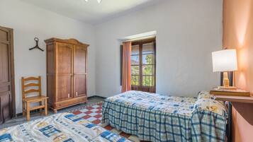 6 chambres, fer et planche à repasser, Wi-Fi gratuit, draps fournis