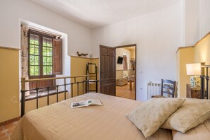 6 bedrooms, iron/ironing board, free WiFi, bed sheets - Holiday Home 'Cortijo El Llano' with Mountain Views, Private Pool & Wi-Fi (Priego De Cordoba)