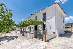 Exterior - Holiday Home 'Cortijo El Llano' with Mountain Views, Private Pool & Wi-Fi (Priego De Cordoba)