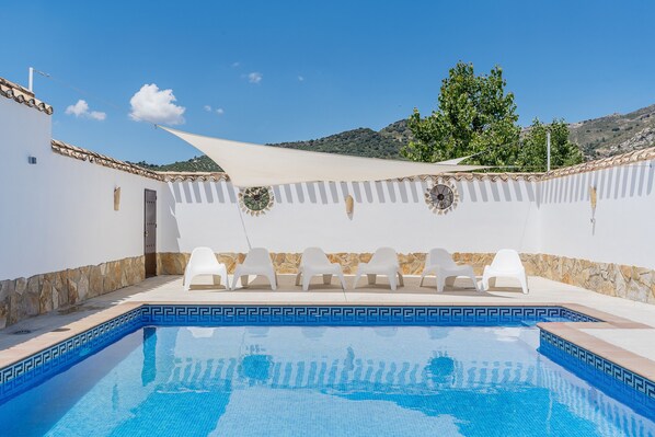 Pool - Holiday Home 'Cortijo El Llano' with Mountain View, Private Pool and Wi-Fi (Priego De Cordoba)
