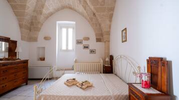 2 bedrooms, iron/ironing board, free WiFi