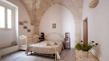 2 bedrooms, iron/ironing board, free WiFi