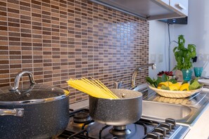 Fridge, oven, stovetop, electric kettle - Apartment 'Torre Tonda Bilocale' with Wi-Fi and Air Conditioning (Avetrana)