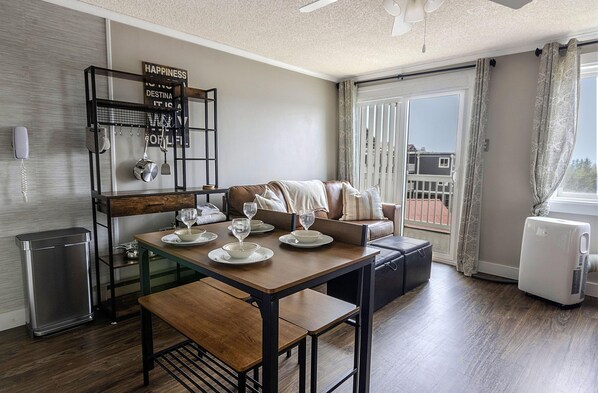 Interior - ML 331: Winter Alpine Comfort - Espresso Machine & Epic Ski Days (Snowshoe)