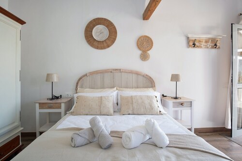 Holiday Home 'Las Golondrinas - B' with Sea View, Private Terrace and Wi-Fi