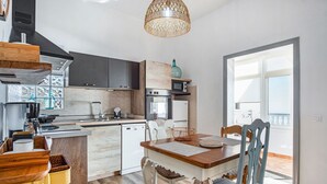 Kaffetrakter/tekoker, kjøleskap, mikrobølgeovn og ovn