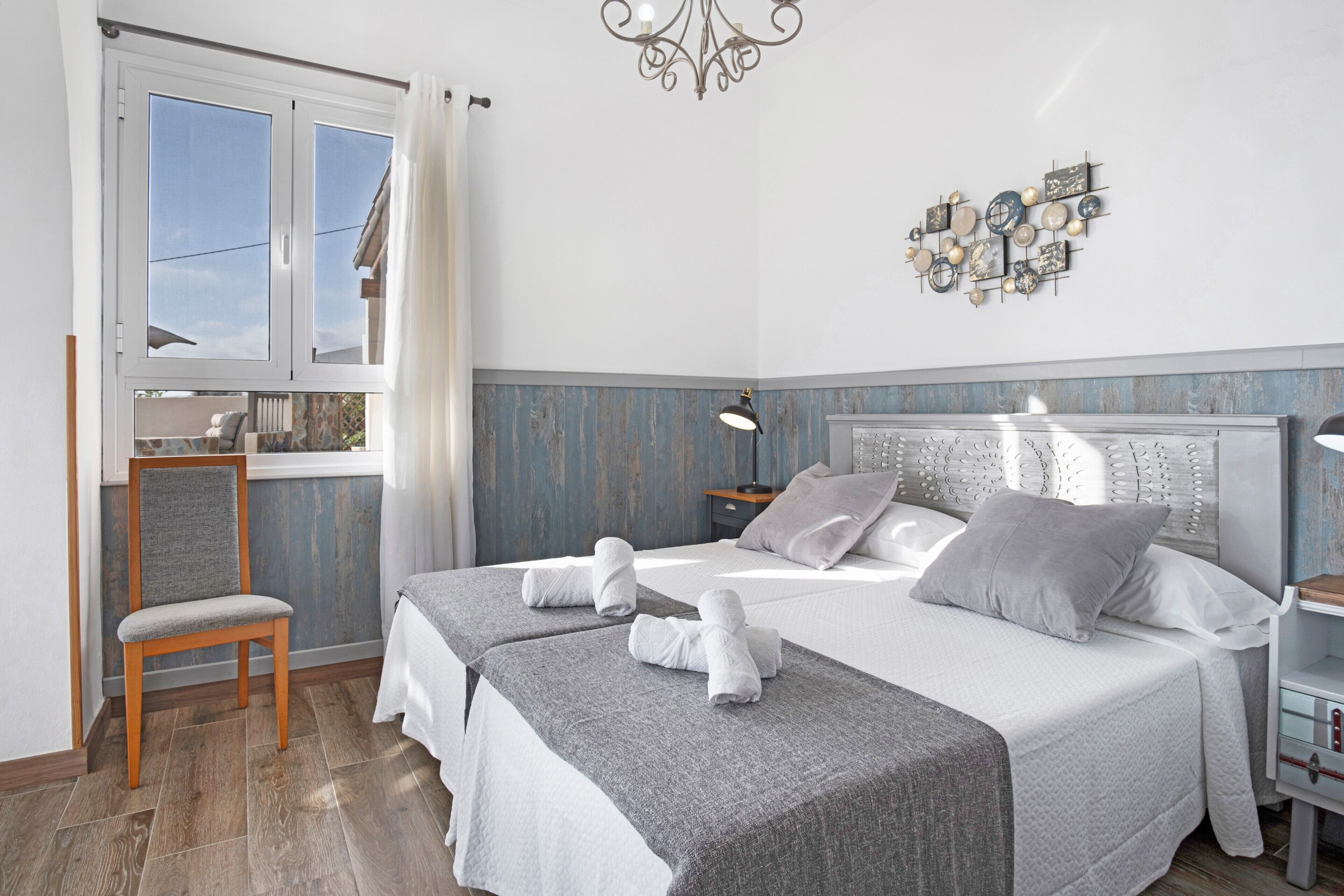 3 chambres, fer et planche à repasser, Wi-Fi gratuit, draps fournis