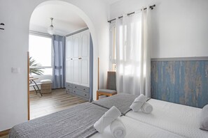 3 bedrooms, iron/ironing board, free WiFi, bed sheets - Vacation Home 'Las Golondrinas' with Sea View, Wi-Fi and Air Conditioning (Jedey)