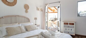 Vacation Home 'Las Golondrinas' with Sea View, Wi-Fi and Air Conditioning